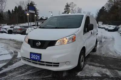 Clean Carfax, Bluetooth, Backup Camera, Dual sliding door, Power locks and mirrors, Fuel efficient,...