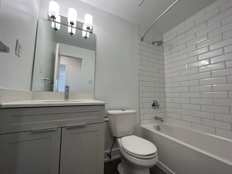 2 Bedroom Apartment for Rent - 121 Dudhope Avenue,127 Dudhope Av 3