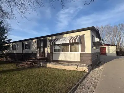 R30//Dauphin/Spacious 1,440 SF double-wide mobile home in a desirable south-end location within walk...