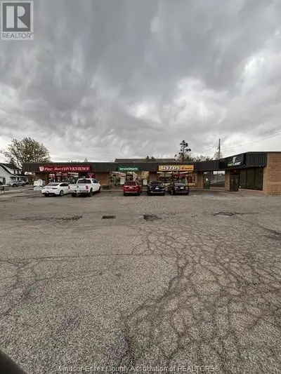 1500 square feet in busy ""Piggymart"" plaza anchored by Service Ontario office and convenience stor...