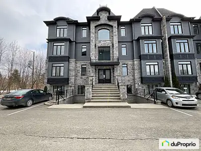 Beau condo à Saint-Janvier, Mirabel, près de la gare de Mirabel. Le condo offre 2 chambres, dont une...
