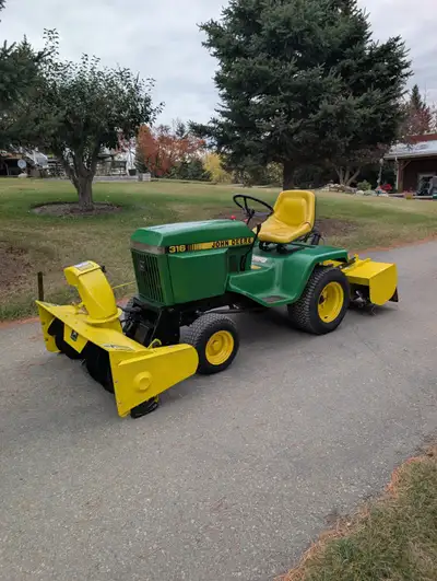 Up for sale is the John Deere 316 with 762hrs and 18HP Onan gas engine and hydrostatic transmission...