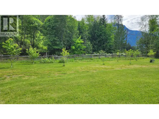 3015 6 Highway Nakusp, British Columbia in Houses for Sale in Nelson - Image 36