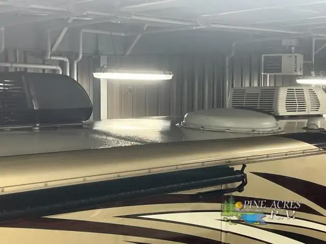 2013 Fleetwood RV Discovery 40X Diesel 057,684 Miles in RVs & Motorhomes in Moncton - Image 59