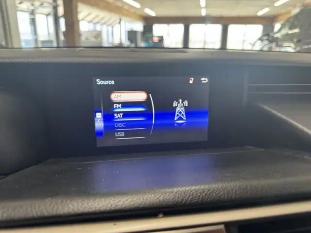 2017 Lexus IS 300 4dr Sdn AWD in Cars & Trucks in Longueuil / South Shore - Image 22