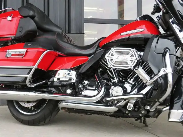 2010 Harley-Davidson Touring FLHTK - Electra Glide Ultra Limited in Sport Touring in Cambridge - Image 7