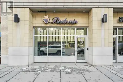 Main floor commercial space in the sought after Vogue commercial/residential condominium building. I...
