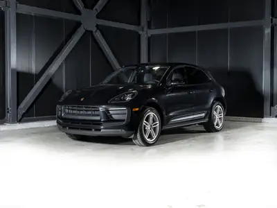 Porsche Macan 2022 certifié Porsche Approved, offert par le Centre Porsche Québec. Fini en Noir Inte...
