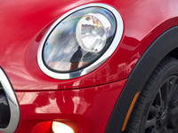 Come see this capable 2019 MINI 5 Door Cooper | Sunroof | Backup Cam | Adaptive Cruise | Heated Seat... (image 8)