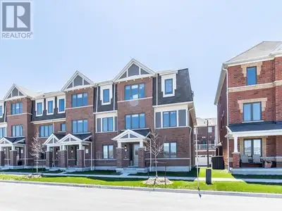 Newer 2050 sqft freehold townhouse inWhitby's sought after neighbourhood of Queen's Common. Fully fi...