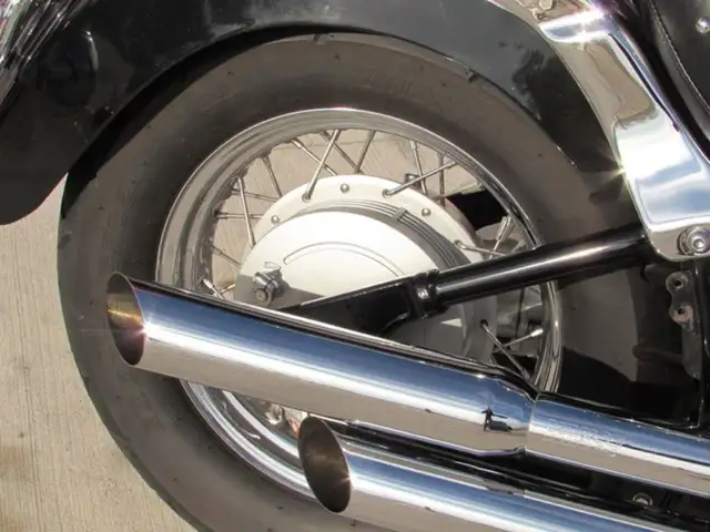 2009 Yamaha V-Star 650 Classic in Sport Bikes in Leamington - Image 12