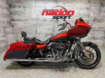 Harley-Davidson Road Glide CVO 2018 en excellent état équipée du puissant moteur Milwaukee-Eight 117...