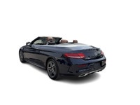 Élégante, sportive et raffinée, cette Mercedes-Benz C 300 Cabriolet 2020 offre le luxe de la conduit... (image 9)