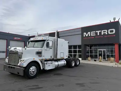 2015 White Straight Truck, Eaton 13 speed automatic, 3.73 Ratio, 250 US gallons with 1,123,812km. AS...
