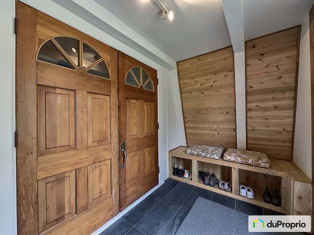 $625,000 - Bungalow for sale in Sutton — photo 3