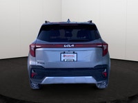 This Kia Seltos has a strong Regular Unleaded I-4 2.0 L/122 engine powering this Variable transmissi... (image 4)