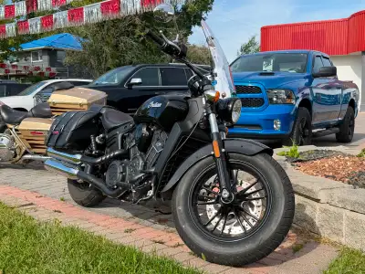 2018 Indian Scout Sixty Motorcycle 61ci (999CC) ONLY 5,100kms! 5 speed manual transmission Wet multi...