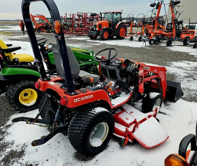 2004 Massey Ferguson 2004 Massey Ferguson GC2300 - Tractor in Farming Equipment in Sarnia - Image 5