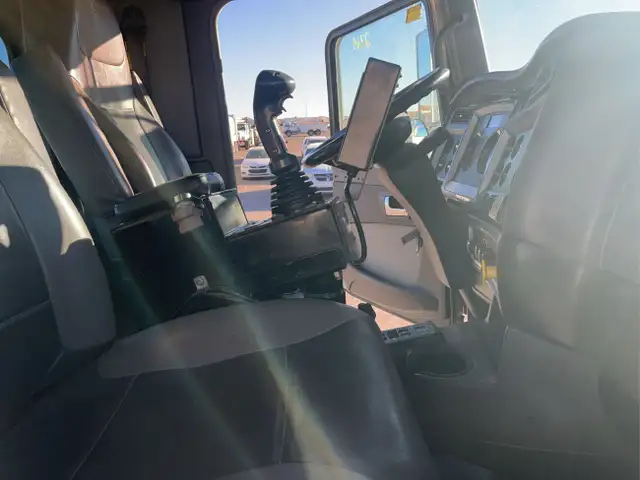 2016 Kenworth T800 in Heavy Trucks in Calgary - Image 17