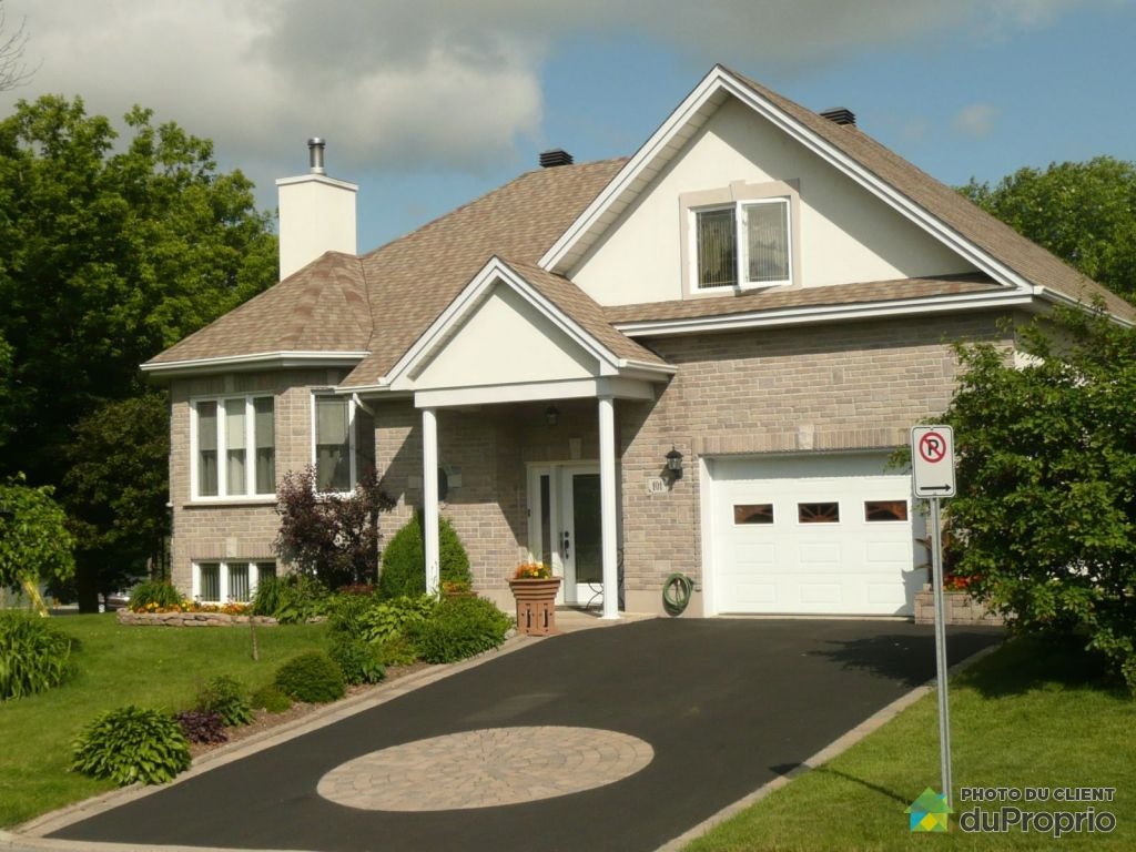 $879,000 - 1 1/2 Storey for sale in Mont-St-Hilaire — photo 1