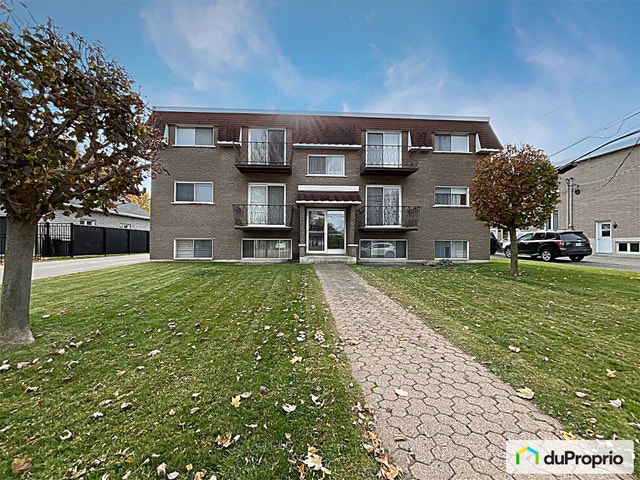 $975,000 - 6 units or more in St-Hyacinthe (St-Thomas-D'Aquin) — photo 1