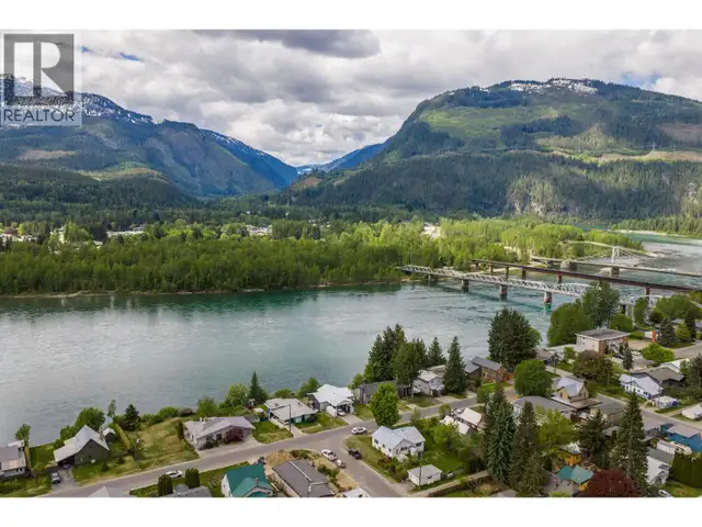 1311 Front Street Revelstoke, British Columbia in Land for Sale in Revelstoke - Image 17