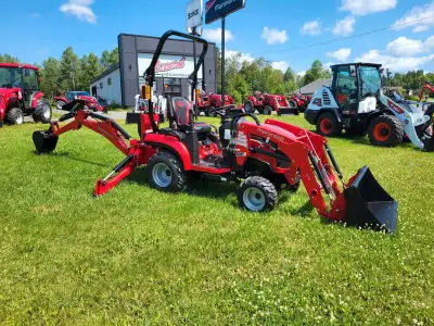 Mahindra 1120 avec chargeur et backhoe, neuf, 2025, 4x4, diésel, 3 cylindres, transmission HST, gara...