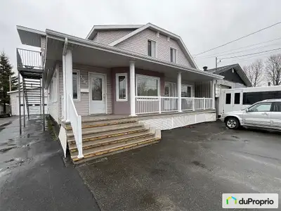Immeuble à revenus, deux logements situés au centre-ville de Plessisville près de l'épicerie, pharma...