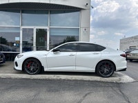 Leather interior, all wheel drive, no accidents, only 1 previous owner, backup camera, tinted window... (image 7)