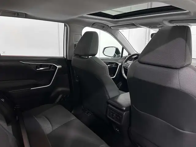 2022 Toyota RAV4 XLE AWD - TOIT OUVRANT - VOLANT CHAUFFANT - MAG in Cars & Trucks in Québec City - Image 28