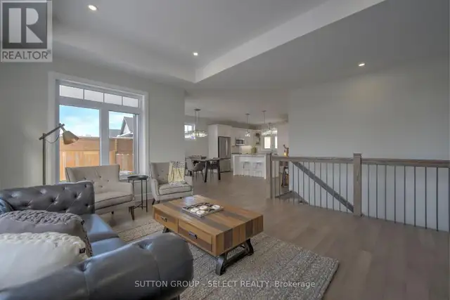 19 LOIS COURT Lambton Shores (Grand Bend), Ontario in Houses for Sale in Grand Bend - Image 17