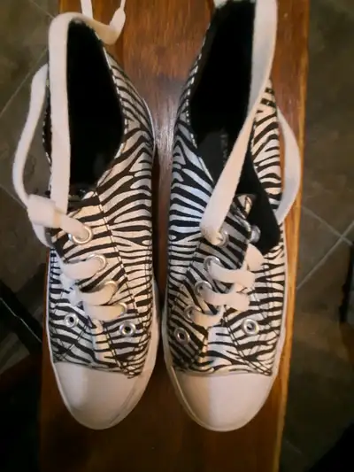 Lightly used In great condition Zebra print Rocker style