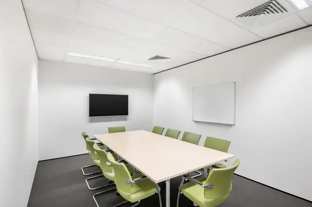 Rent a large office space for 50 persons in 11th Ave in Commercial & Office Space for Rent in Regina - Image 7