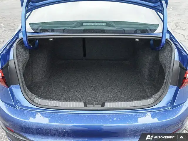 2023 Volkswagen Jetta Comfortline | LOW KMS | Moonroof in Cars & Trucks in Windsor Region - Image 12