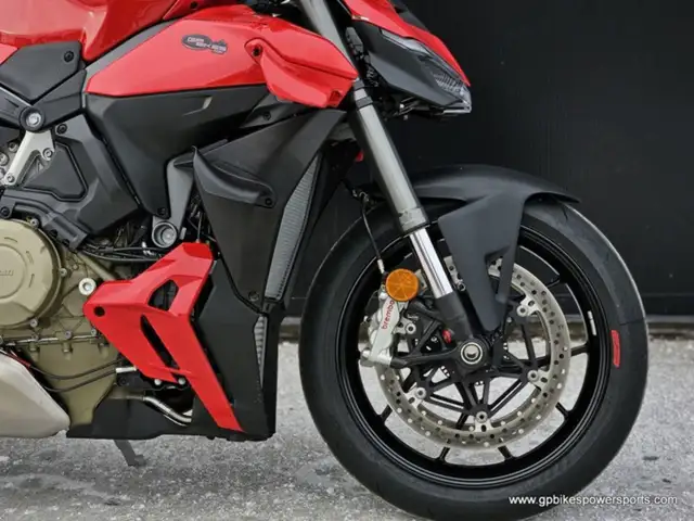 2025 Ducati Streetfighter V4 Ducati Red in Sport Bikes in Oshawa / Durham Region - Image 12