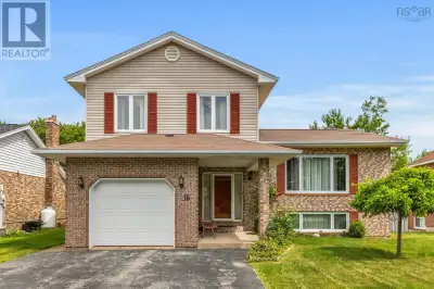 Welcome to 15 Turnmill Drive - A rare find in sought after Clayton Park. Nestled in one of Halifax's...