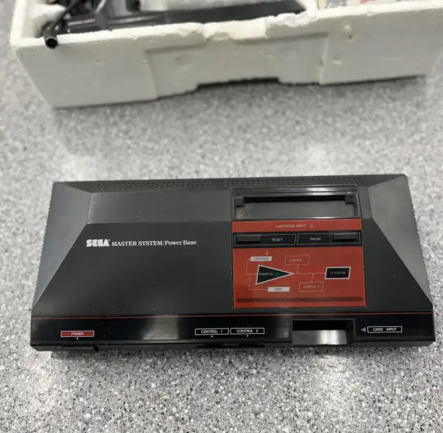 Sega Master System (Complete in Box) in Older Generation in City of Toronto - Image 8