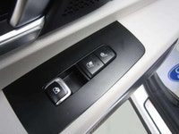 Heated & air-conditioned seats, front and rear seats, dual climate control, heated steering wheel, p... (image 9)