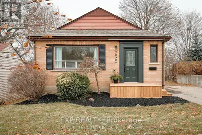 Sweetness on Swanston! Welcome to this charming chic house with a huge backyard and deck in Ashburnh...