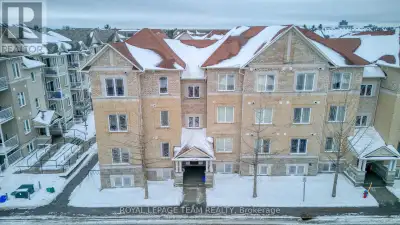 TOP FLOOR, LOW CONDO FEES, TRANSIT-FRIENDLY LOCATION!! Bright, well-maintained top-floor 2 bedroom p...