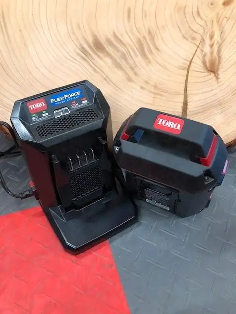 Toro 60V MAX* Brushless (51822) Leaf Blower in Lawnmowers & Leaf Blowers in Belleville - Image 8