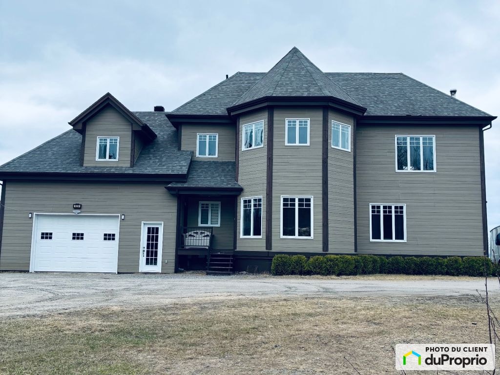 $900,000 - 2 Storey for sale in Les Escoumins — photo 1
