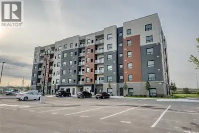 Welcome to this beautiful Riverstone suite in The Montage Building of Trinity Gate Condominiums. Thi...