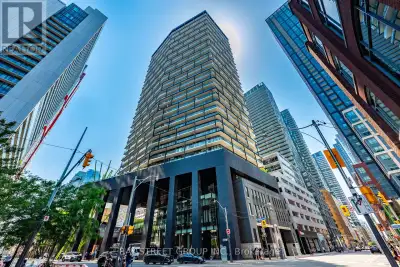 Welcome to Tableau Condominiums in the heart of Toronto's Entertainment District. This bright and be...