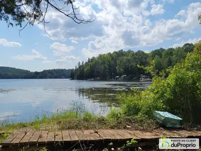 Traduction automatique Une trouvaille rare ! Terrain riverain non aménagé (façade de 100 pieds) au b...