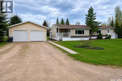 Located in the welcoming community of Dorintosh—just minutes from Meadow Lake Provincial Park—this w...