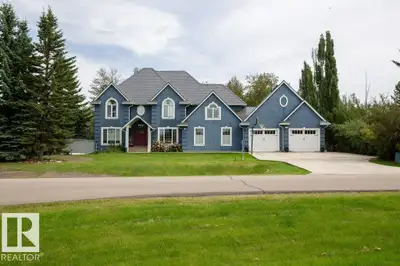 WOWWW what an amazing Country Style 3500 sq ft Home/Acreage, backing onto a greenspace. Close to the...
