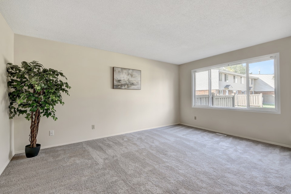 Bright, Spacious 3 BED x 1.5 BATH Townhome 5