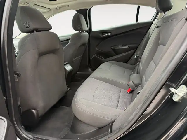 2018 Chevrolet Cruze Low Kms H.seat B.cam R.start 1yr warranty in Cars & Trucks in Edmonton - Image 14