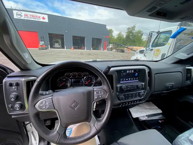 Hiab 088B-3 on 2023 International CV515 Crane Truck in Heavy Trucks in Abbotsford - Image 6